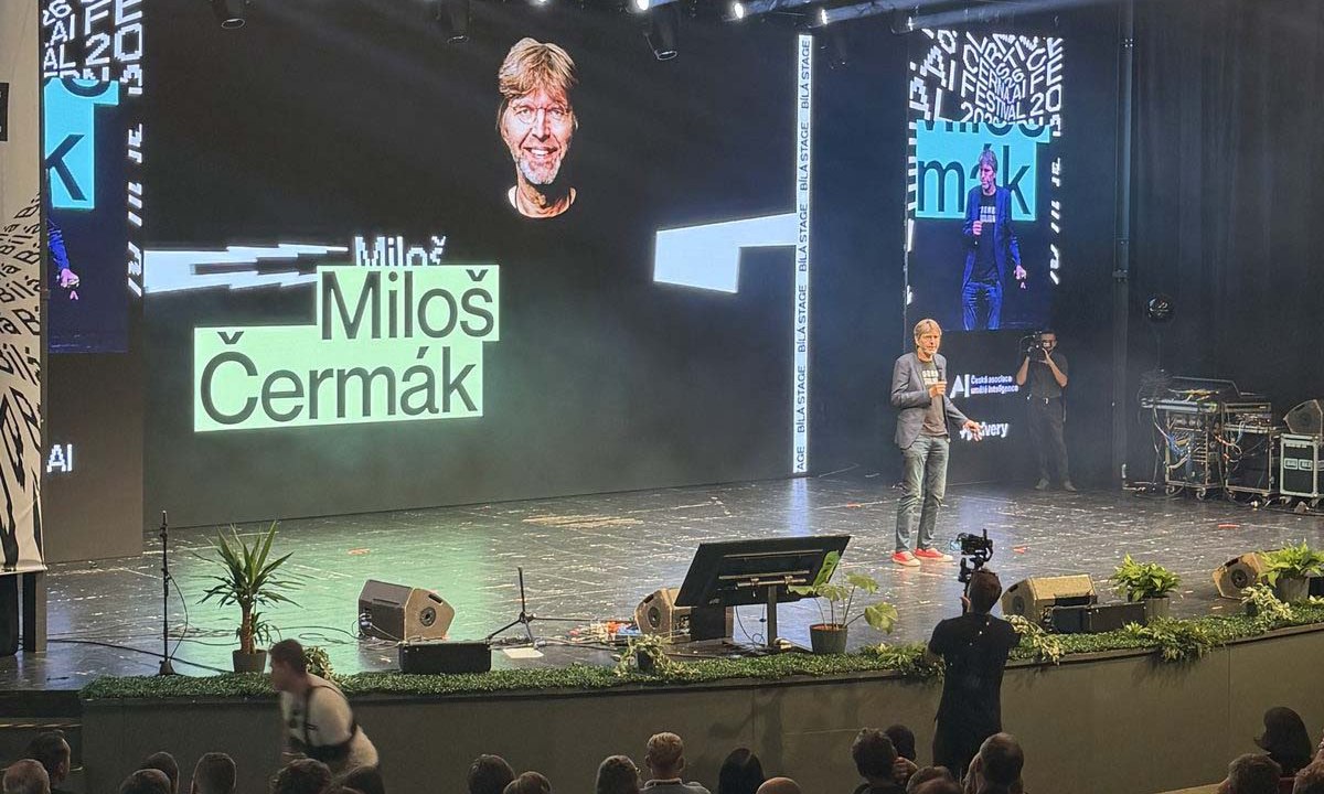 Miloš Čermák na hlavní scéně během závěrečného bloku Big Finish